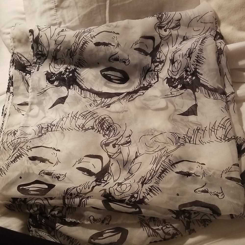 Marilyn monroe scarf